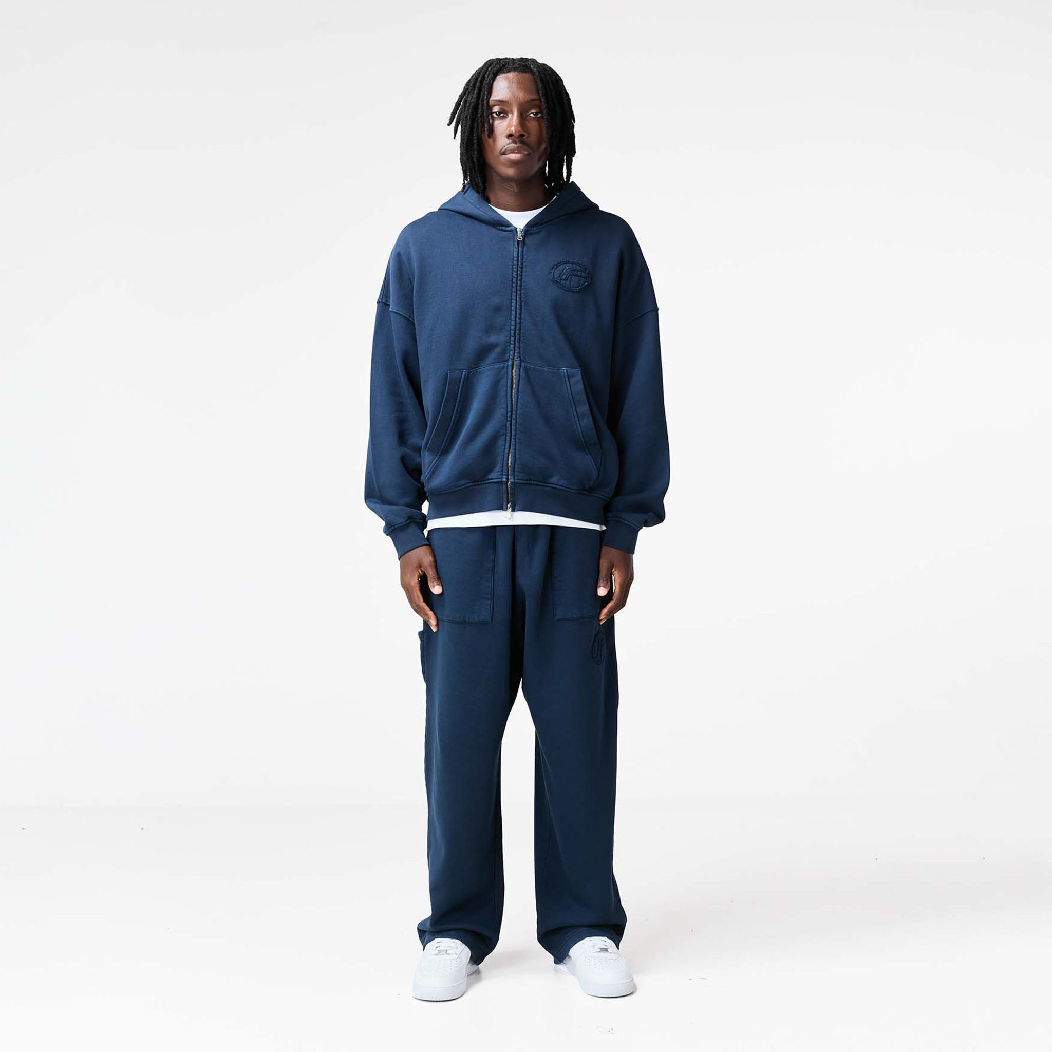 Oval Appliqué Open Hem Jogger | Washed Navy