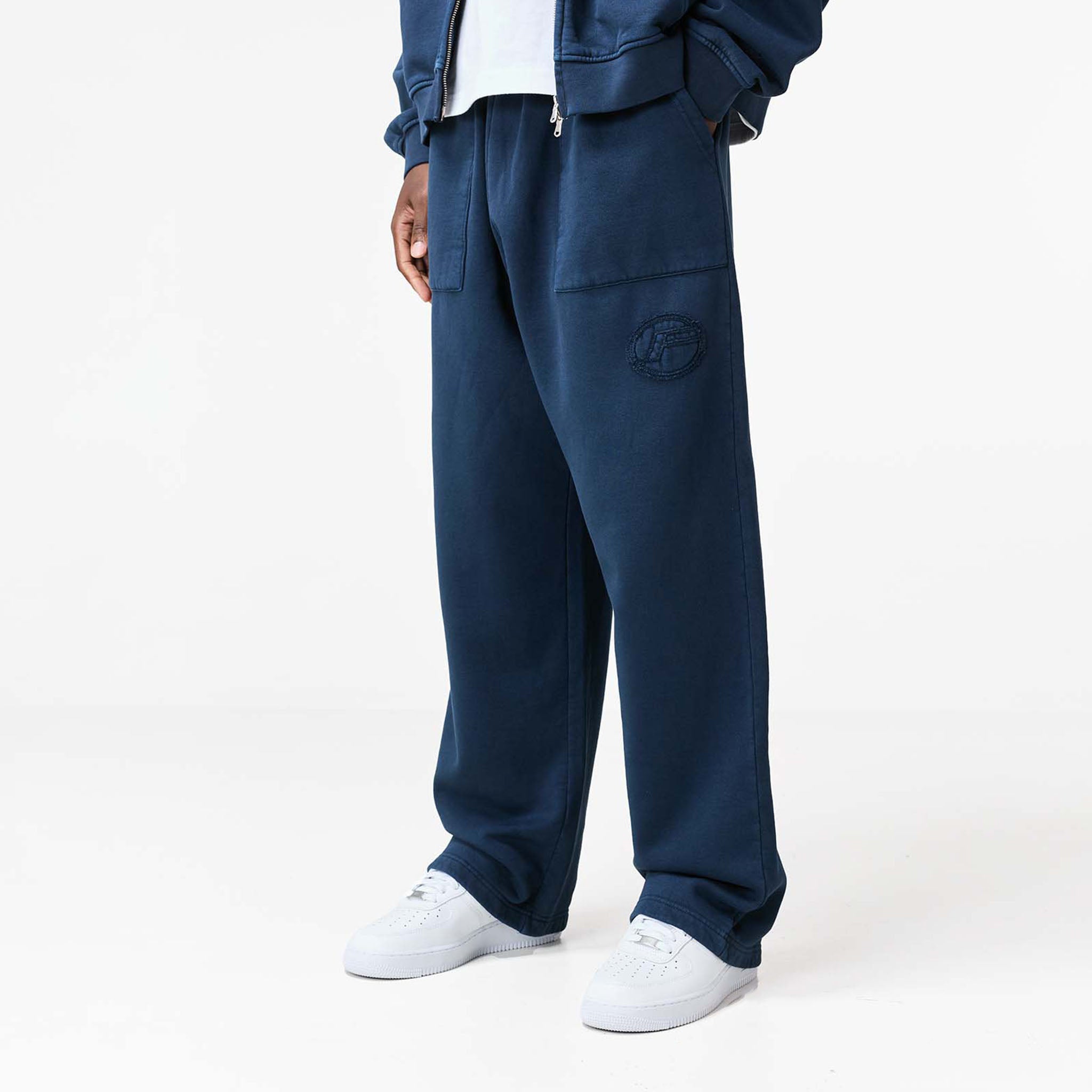 Oval Appliqué Open Hem Jogger | Washed Navy